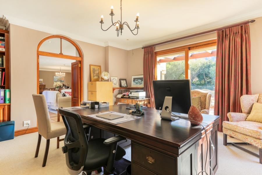 7 Bedroom Property for Sale in Zwaanswyk Western Cape